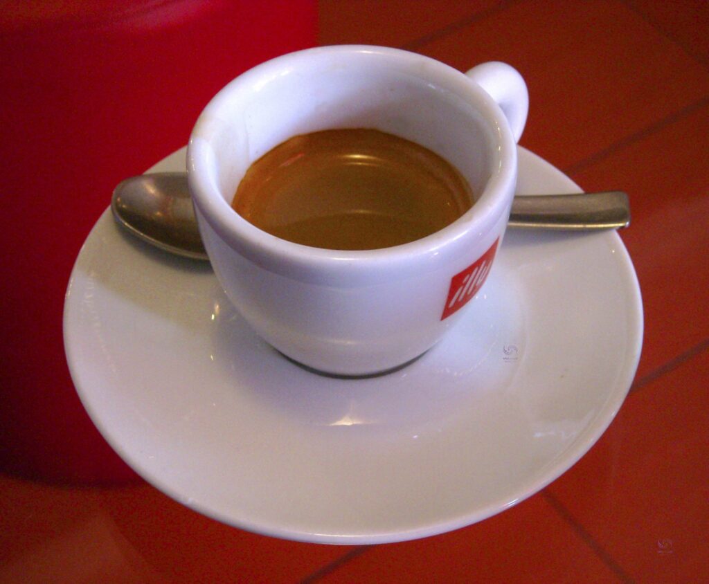 استفاده از قهوه اسپرسو با افزایش سطح کلسترول کل خون مرتبط است.