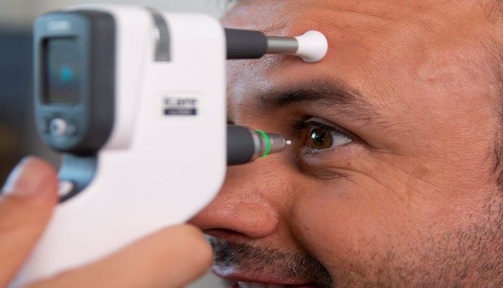 بررسی فشار چشم بعد از انجام لیزر