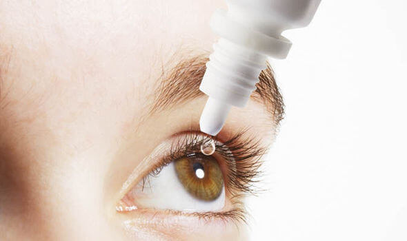 برخی از قطره های چشمی که توسط پزشک تجویز می شود می تواند فشار چشم را کم کند.