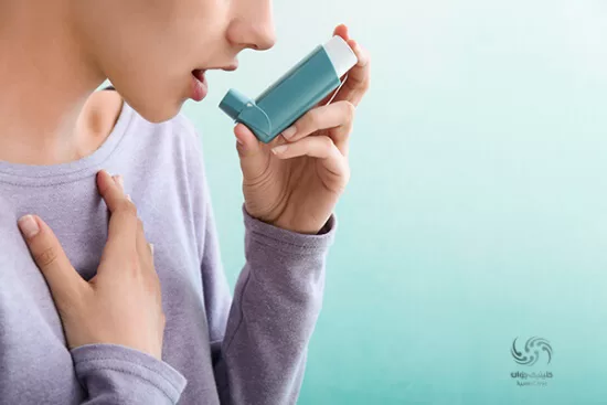 آسم، آلرژی و سایر بیماری های تنفسی در بروز بیماری برونشیت نقش دارند.