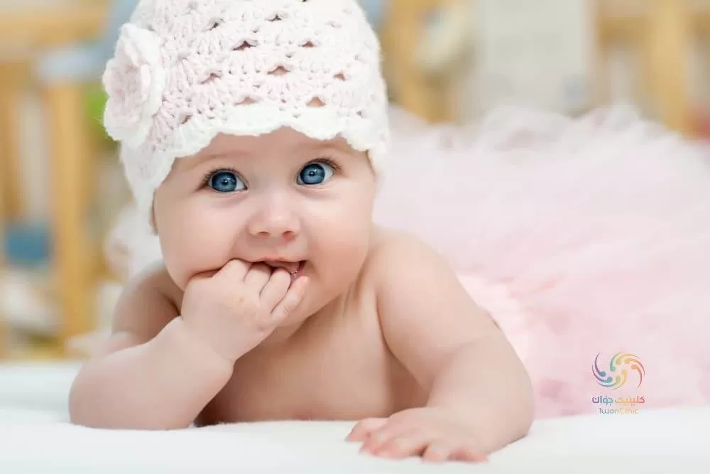 در شش ماهگی چشم‌های نوزادان بسیار هماهنگ‌تر خواهد بود و می‌توانند.